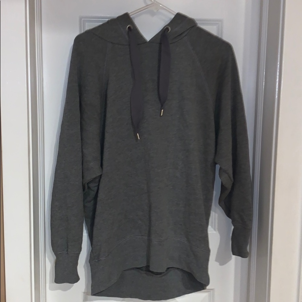Oversized sweatshirt.
